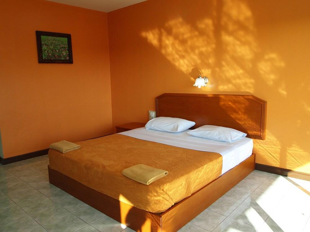 Bamboo Village 3*